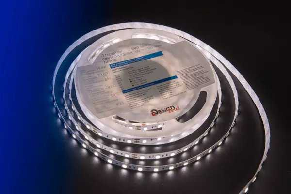 LED stuhou pro kuchyň (62 photos): Samolepící páska 220 V. Jaká páska se rozhodne pro osvětlení kuchyňské headsetu? Stuha osvětlení pro zástěru 20998_19