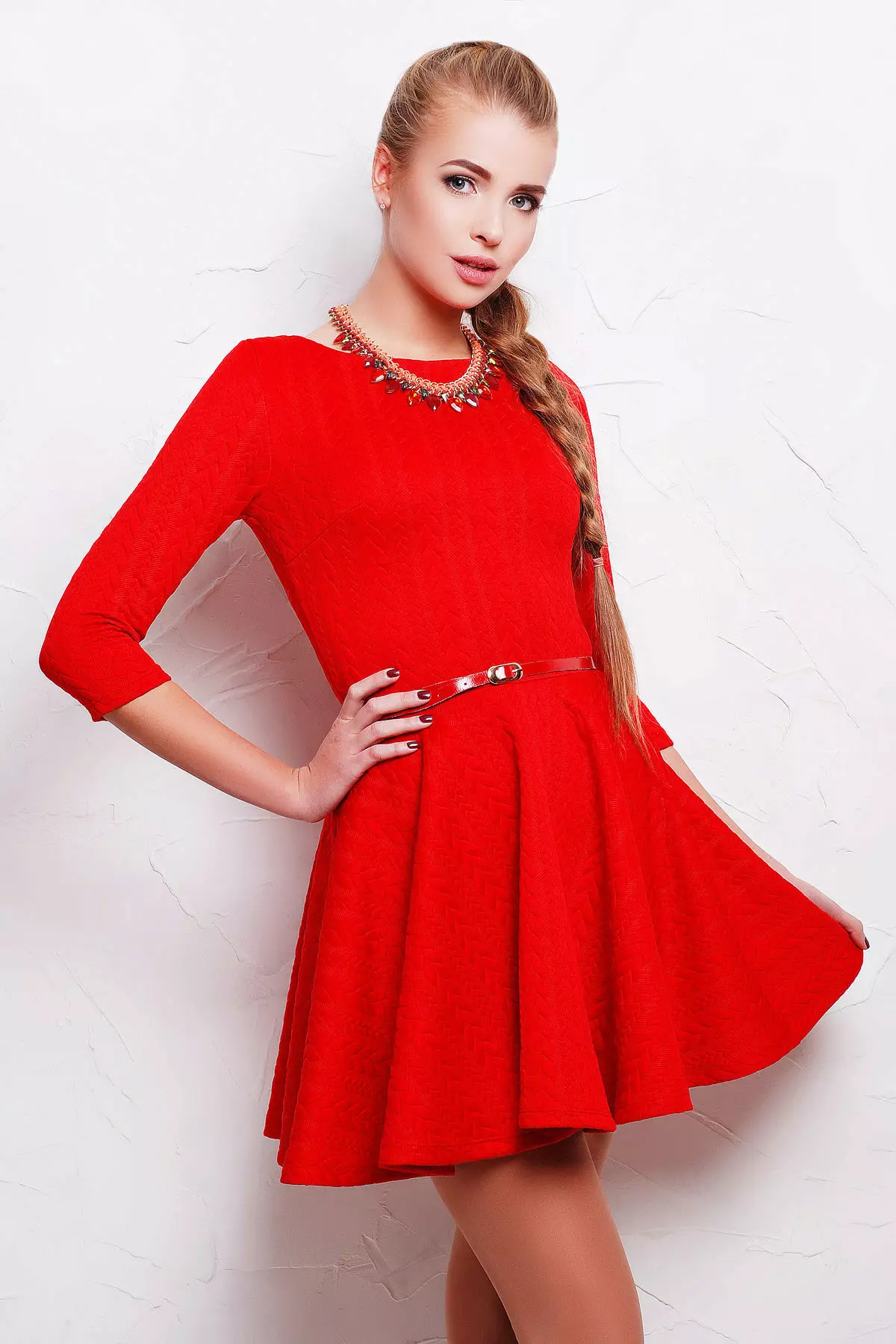 허리에서 빨간색 glush 드레스