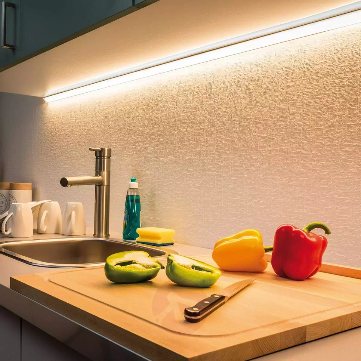 Đèn nền LED dưới tủ bếp (80 ảnh): Tổng quan về các đèn trên cao, kèm theo và các đèn bếp khác có đèn LED. Đèn nào tốt hơn? 21002_9