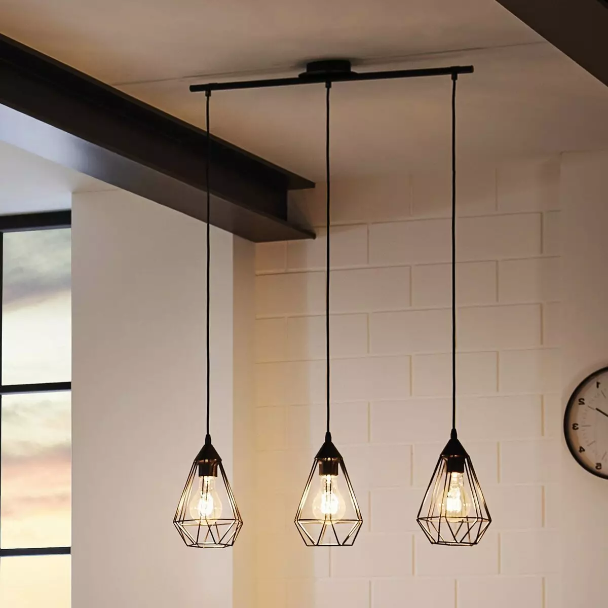 لامپ های آشپزخانه (74 عکس): آشپزخانه Sconce و لامپ های سنسور دیوار نصب شده، سربار و چراغ های پیگیری و سقف، گزینه های دیگر 21003_28