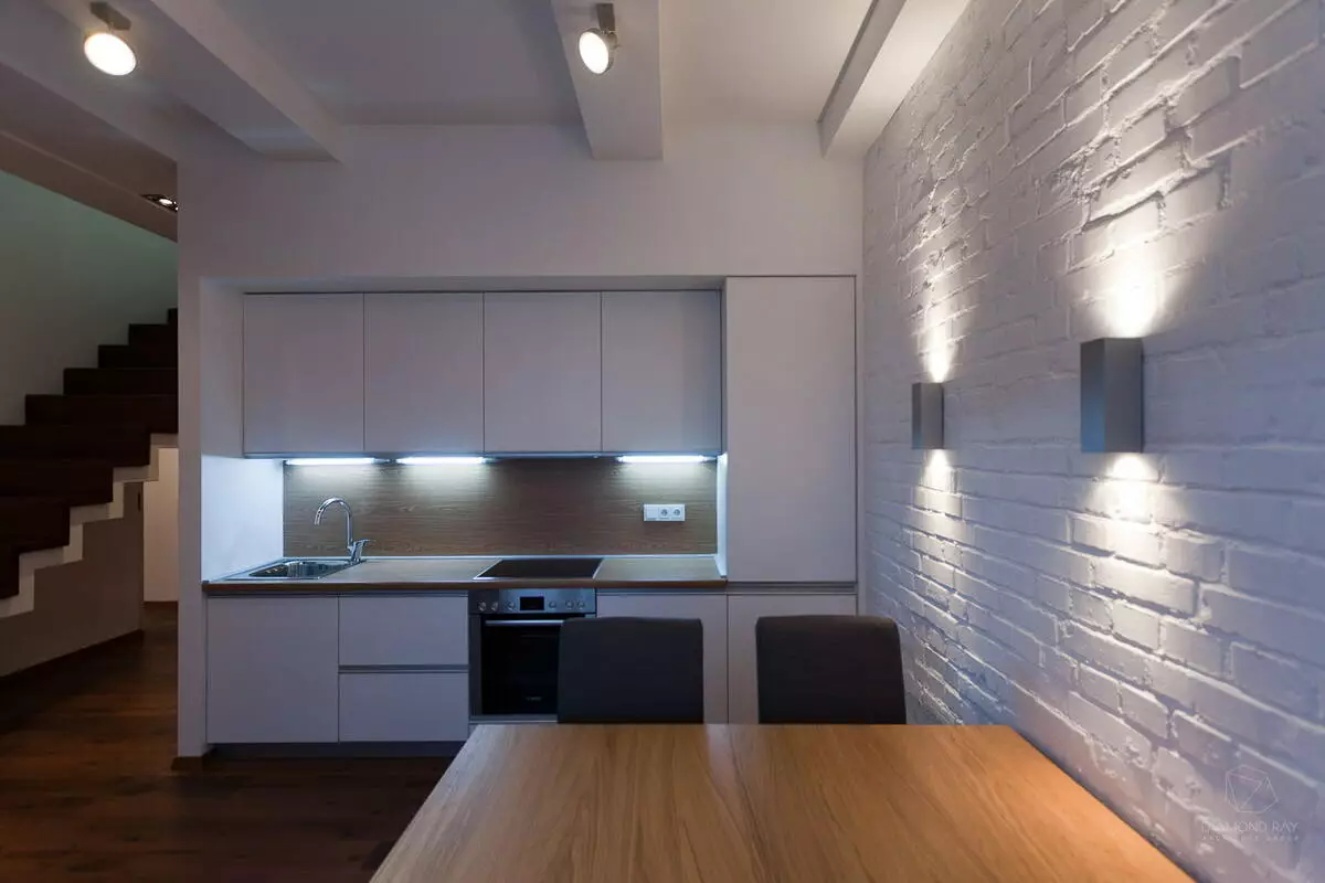لامپ های آشپزخانه (74 عکس): آشپزخانه Sconce و لامپ های سنسور دیوار نصب شده، سربار و چراغ های پیگیری و سقف، گزینه های دیگر 21003_31
