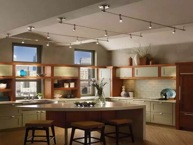 لامپ های آشپزخانه (74 عکس): آشپزخانه Sconce و لامپ های سنسور دیوار نصب شده، سربار و چراغ های پیگیری و سقف، گزینه های دیگر 21003_43