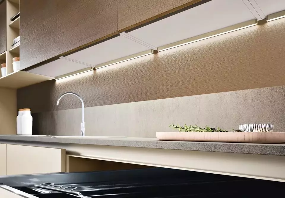 Küchenlampen (74 Fotos): Küchenschaufel- und Wand-Sensorlampen, Overhead- und Track-Lampen und -decke, andere Optionen 21003_5