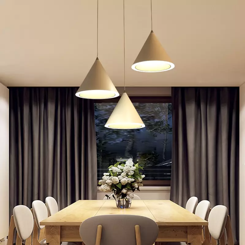 لامپ های آشپزخانه (74 عکس): آشپزخانه Sconce و لامپ های سنسور دیوار نصب شده، سربار و چراغ های پیگیری و سقف، گزینه های دیگر 21003_8