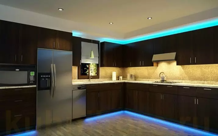 Iluminat în bucătărie (52 de fotografii): Cum să organizați în mod corespunzător lumina în interiorul bucătăriei? Design și opțiuni pentru lămpi de pe tavan și pereți 21004_43