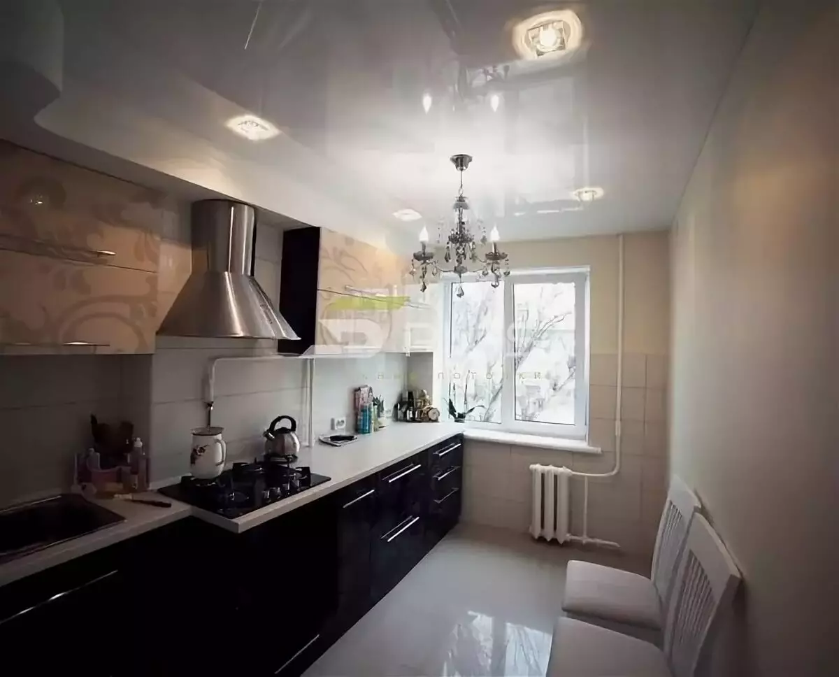 Faretti in cucina (32 foto): illuminazione. La loro posizione sopra la superficie di lavoro e la distanza delle lampade dal muro 21005_4