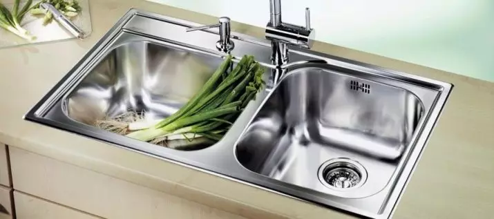 Metal Sinks untuk dapur (22 foto): Fitur-fitur wastafel dapur besi, ikhtisar aluminium dan model galvanis. Bagaimana cara memilih? 21009_15