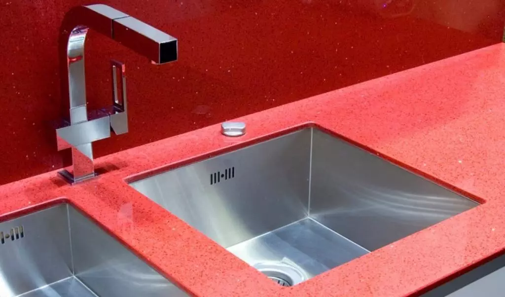 Metal Sinks untuk dapur (22 foto): Fitur-fitur wastafel dapur besi, ikhtisar aluminium dan model galvanis. Bagaimana cara memilih? 21009_17