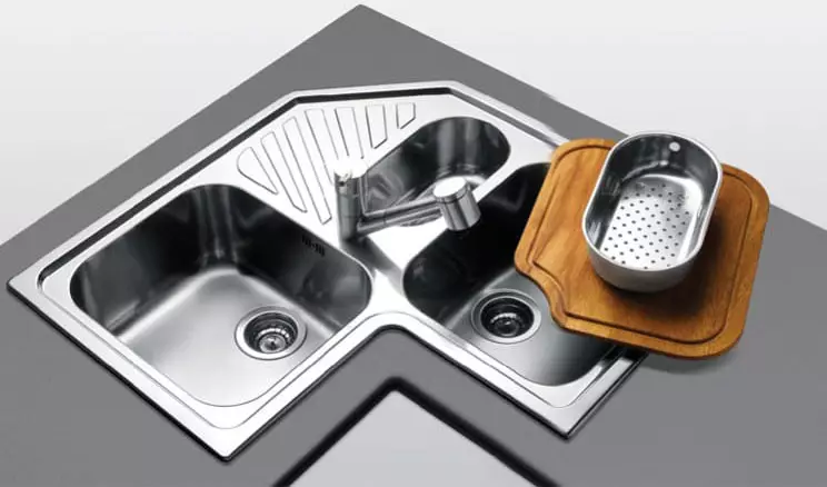 Metal Sinks untuk dapur (22 foto): Fitur-fitur wastafel dapur besi, ikhtisar aluminium dan model galvanis. Bagaimana cara memilih? 21009_19