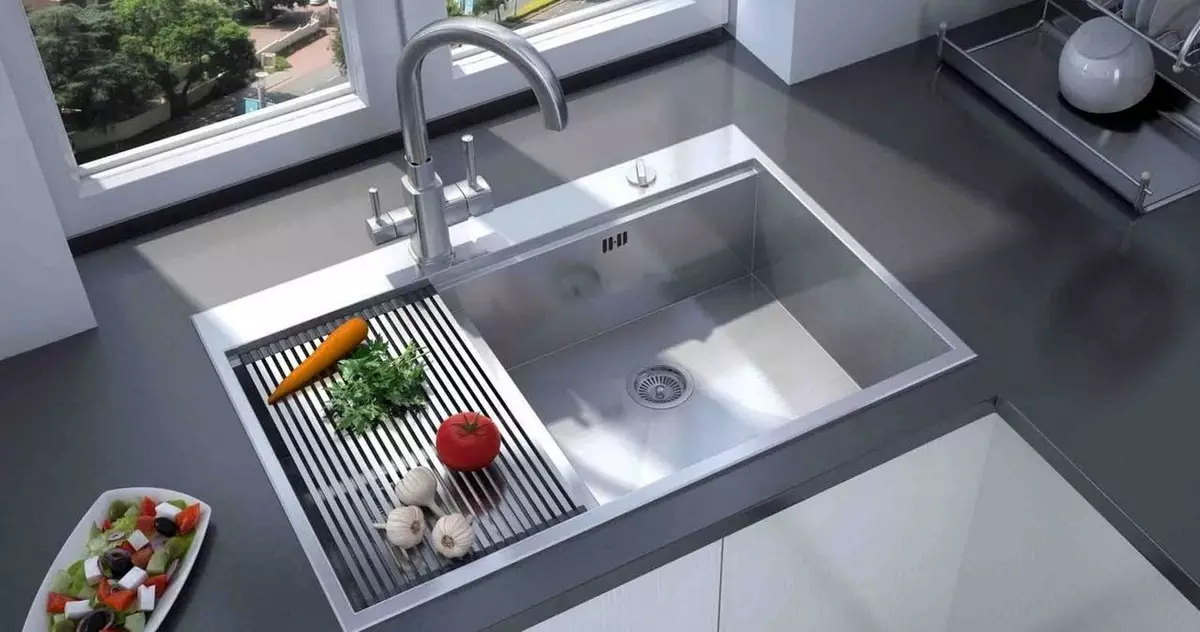Metal Sinks untuk dapur (22 foto): Fitur-fitur wastafel dapur besi, ikhtisar aluminium dan model galvanis. Bagaimana cara memilih? 21009_3