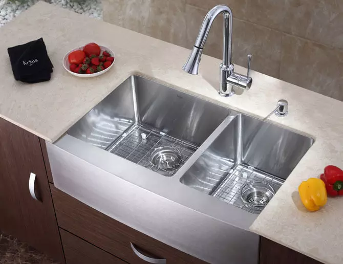 Metal Sinks untuk dapur (22 foto): Fitur-fitur wastafel dapur besi, ikhtisar aluminium dan model galvanis. Bagaimana cara memilih? 21009_4
