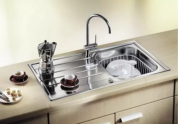 Kuhinjski umivaonici Blanco (23 fotografije): Pregled kutnih i ravnih sudopera za kuhinju umjetnog kamena i keramike, mortske pranje 58 cm i druge veličine 21011_8