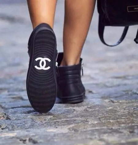 Sneakers Chanel (Hotunan 63): Ma'ana Mata, Yadda Ake rarrabe asali daga kwafin, ruwan hoda, fari 2101_31