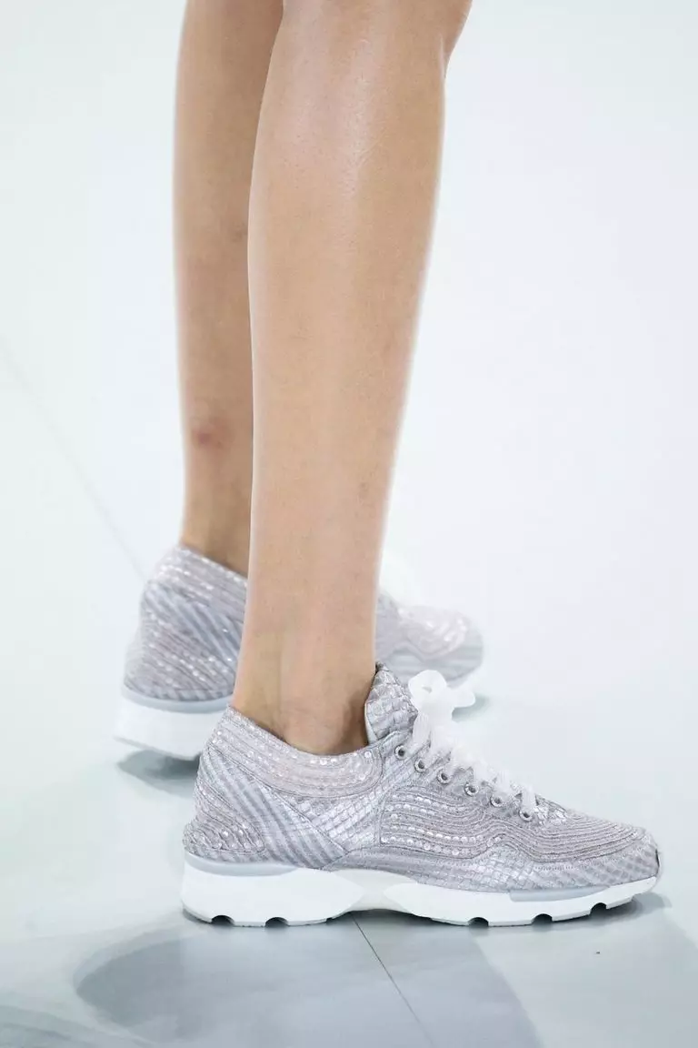 Sneakers Chanel (63 kuvaa): Naisten mallit, miten erottaa alkuperäisen kopion, vaaleanpunainen, valkoinen 2101_50