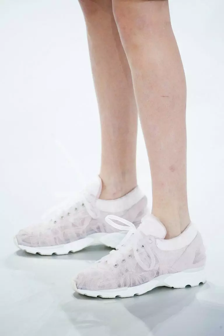 Mga Sneaker Chanel (63 Mga Litrato): Mga modelo sa kababayen-an, kung giunsa ang pag-ila sa orihinal gikan sa kopya, Pink, Puti 2101_54