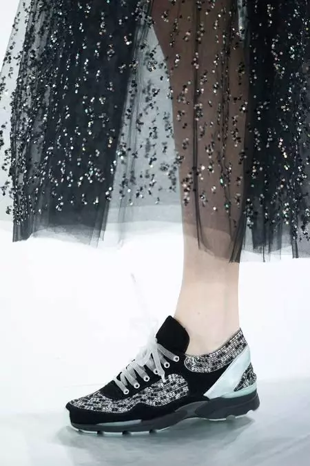 Skoene Chanel (63 foto's): modelle Women's, hoe om die oorspronklike van die kopie onderskei, pienk, wit 2101_6