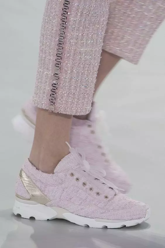 Sneakers Chanel (63 fotók): Női modellek, hogyan lehet megkülönböztetni az eredetit a másolatból, rózsaszín, fehér 2101_9