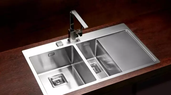 mesin cuci stainless steel untuk dapur (38 foto): Deskripsi sink dapur dari stainless steel, overhead dan tertanam sink stainless. Model apa yang harus dipilih? Apa yang mereka baik kerang dari batu buatan? 21023_2