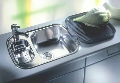 Máy giặt bằng thép không gỉ cho nhà bếp (38 ảnh): Mô tả bồn rửa nhà bếp từ thép không gỉ, trên cao và chìm thép nhúng. Chọn mô hình nào? Chúng có vỏ tốt hơn từ đá nhân tạo là gì? 21023_3