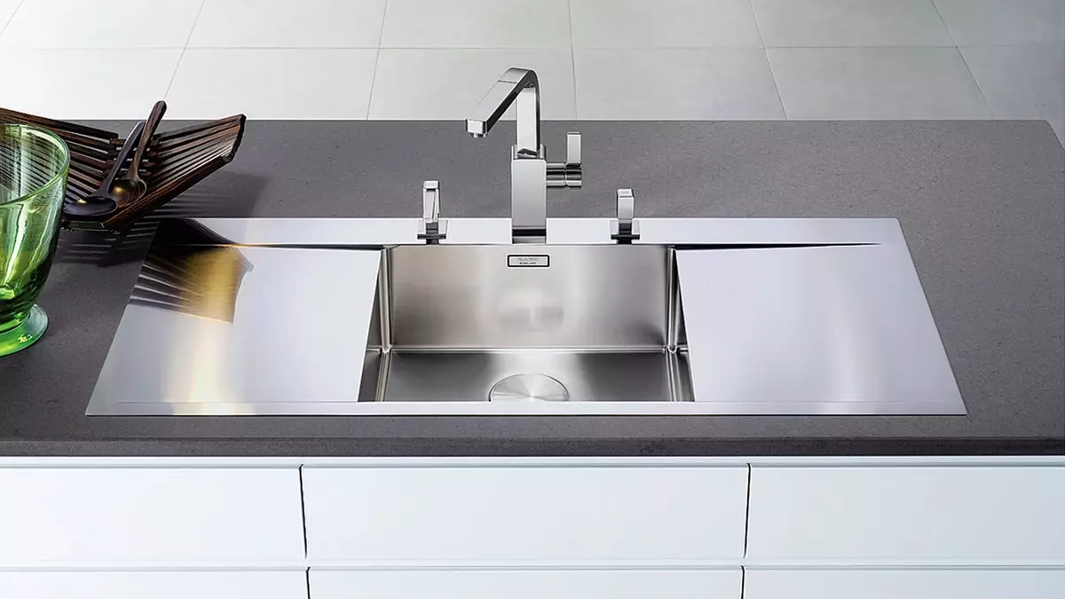 Sinks for the dapur (97 foto): jenis wastafel dapur, besar dan dalam, model dari tembaga dan di bawah perunggu, mencuci desain yang tidak biasa 21024_16
