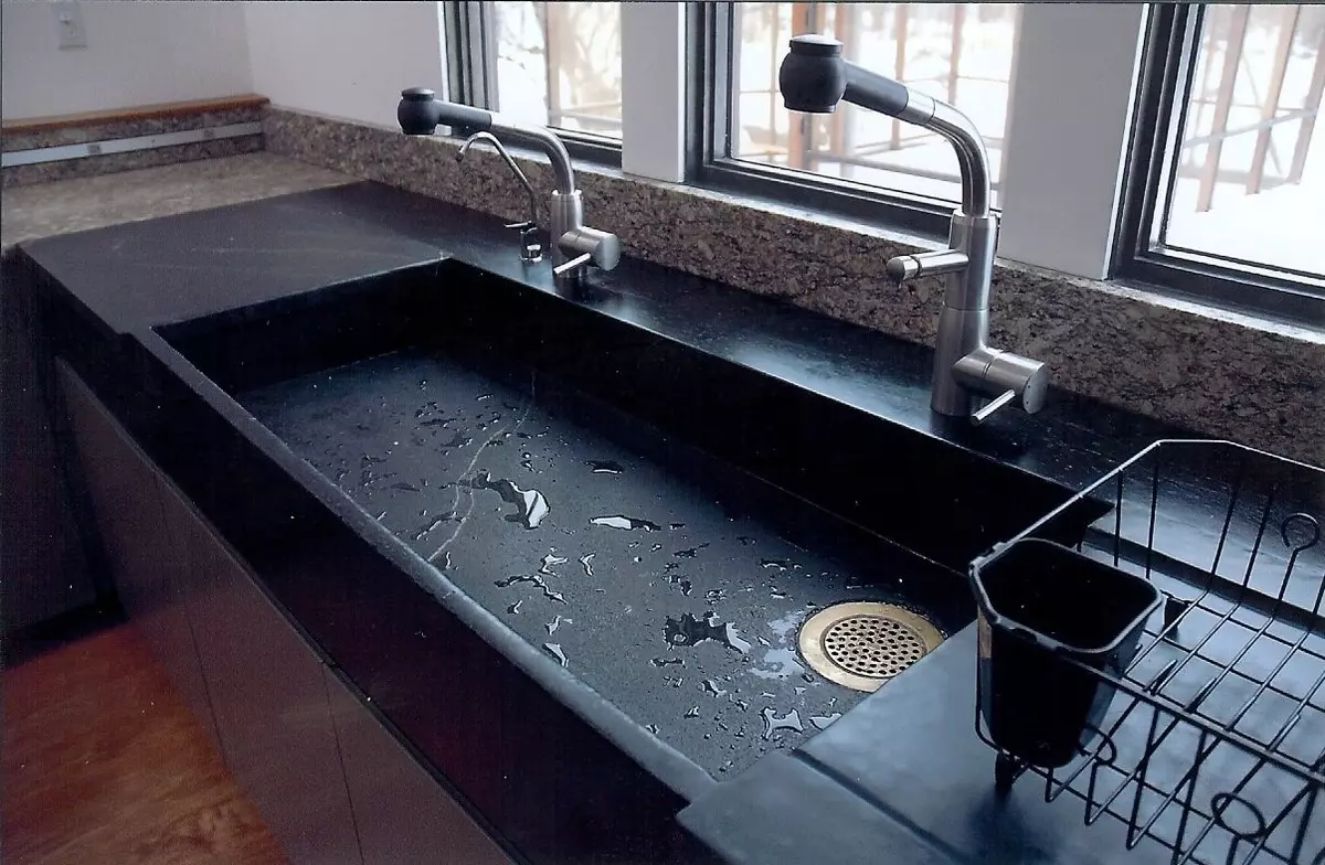 厨房下沉（97张照片）：厨房水槽的类型，大而深，铜的型号，铜铜，洗涤不寻常的设计 21024_49