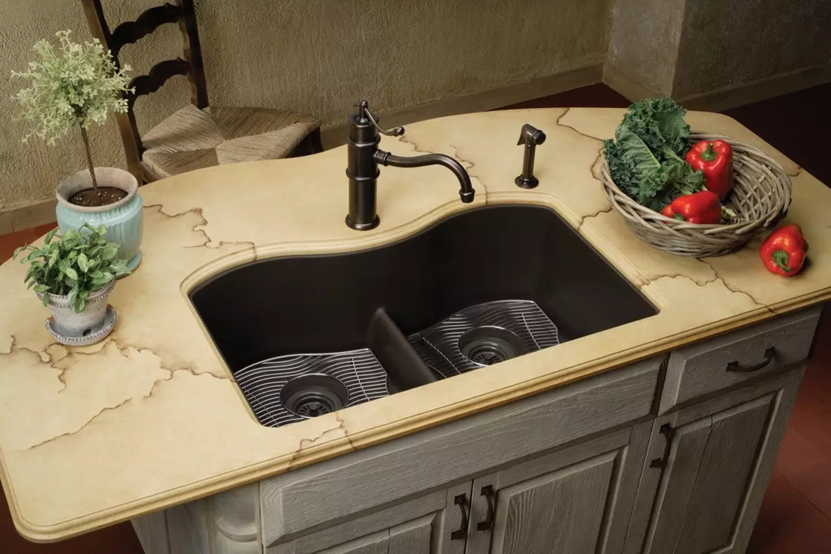 厨房下沉（97张照片）：厨房水槽的类型，大而深，铜的型号，铜铜，洗涤不寻常的设计 21024_6