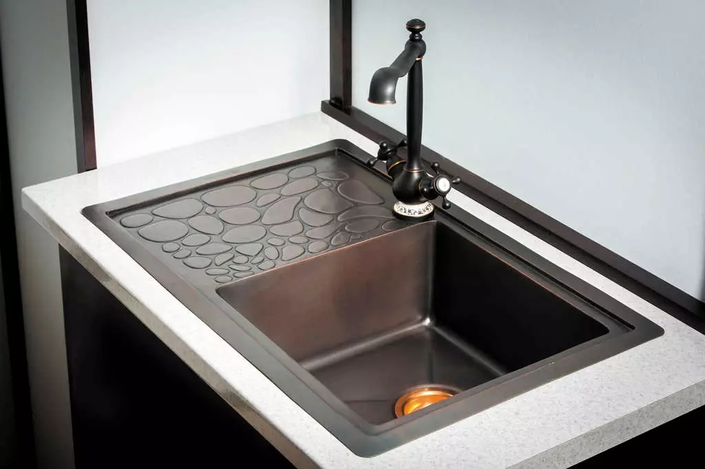 Kitchen Sinks Omoikiri (26 foto): Tinjauan Suci Stainless Steel dan Bahan Lain untuk Dapur Dari Jepang 21032_19