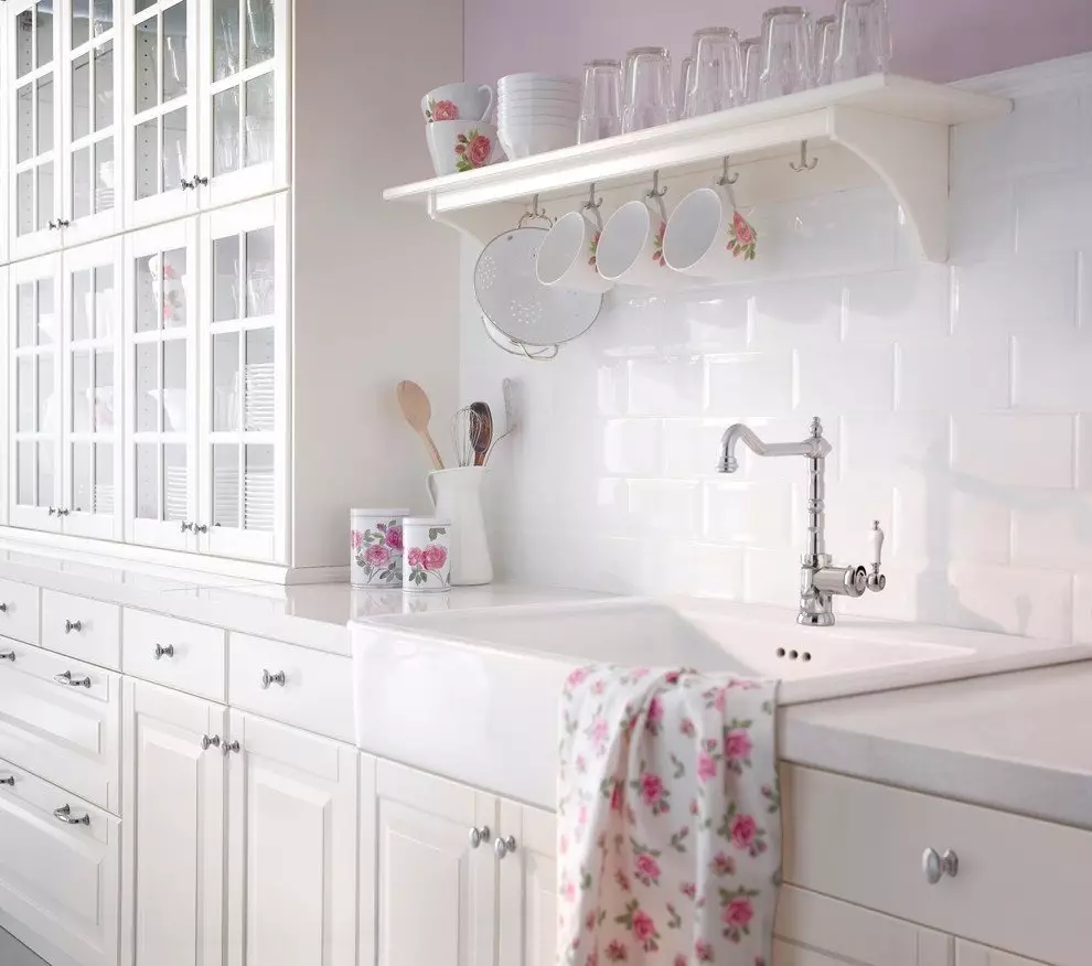 Autolavaggio da cucina bianca (21 foto): Panoramica dei lavelli della cucina di pietra artificiale e smalto, ghisa e modelli in pietra di bianco 21033_8