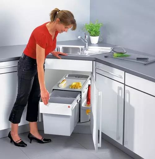 廚房吸吮櫥櫃（45張照片）：床墊尺寸為60x80和50x60厘米，選擇樓層床頭櫃
