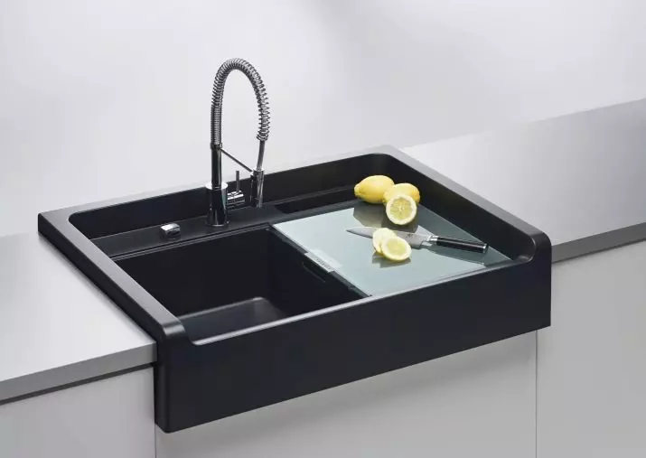 German sinks for the kitchen (19 photos): Overview of kitchen sinks from artificial stone, stainless steel and other models from Germany 21048_19
