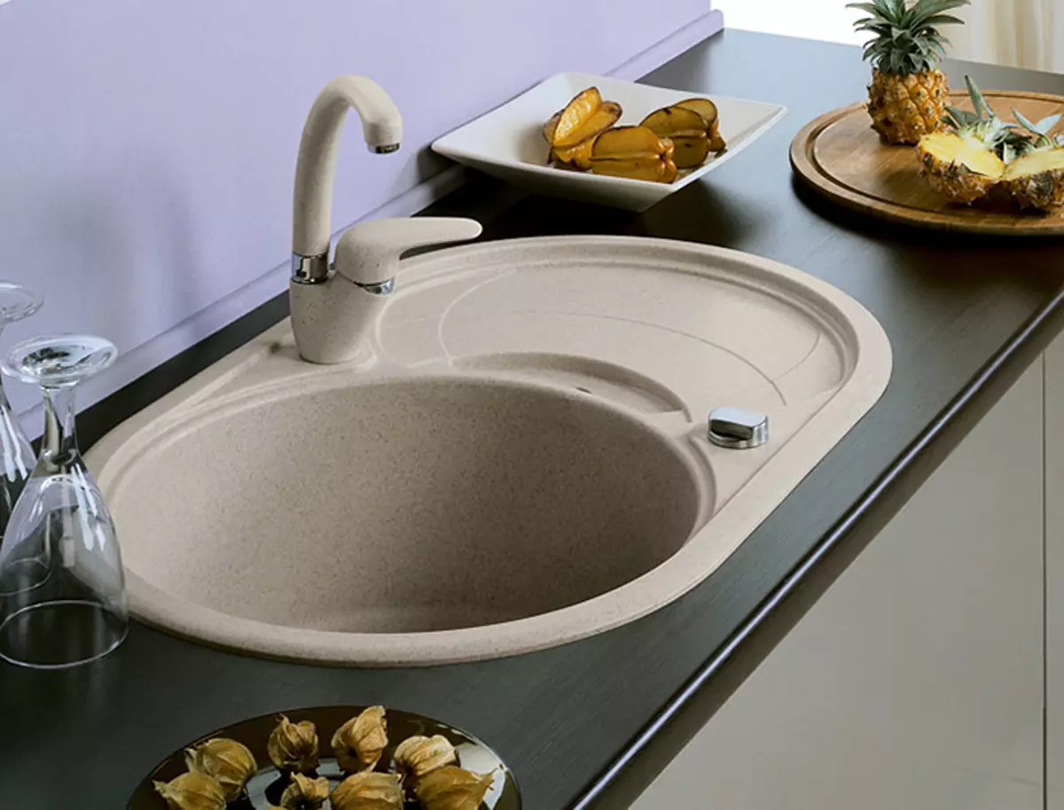 Batu Sinks untuk Dapur (52 foto): Kitchen Sinks dari Batu Buatan dan Batu Alam, Pro dan Kontra, Model Overhead dan Mortise, Rating Produsen 21049_12