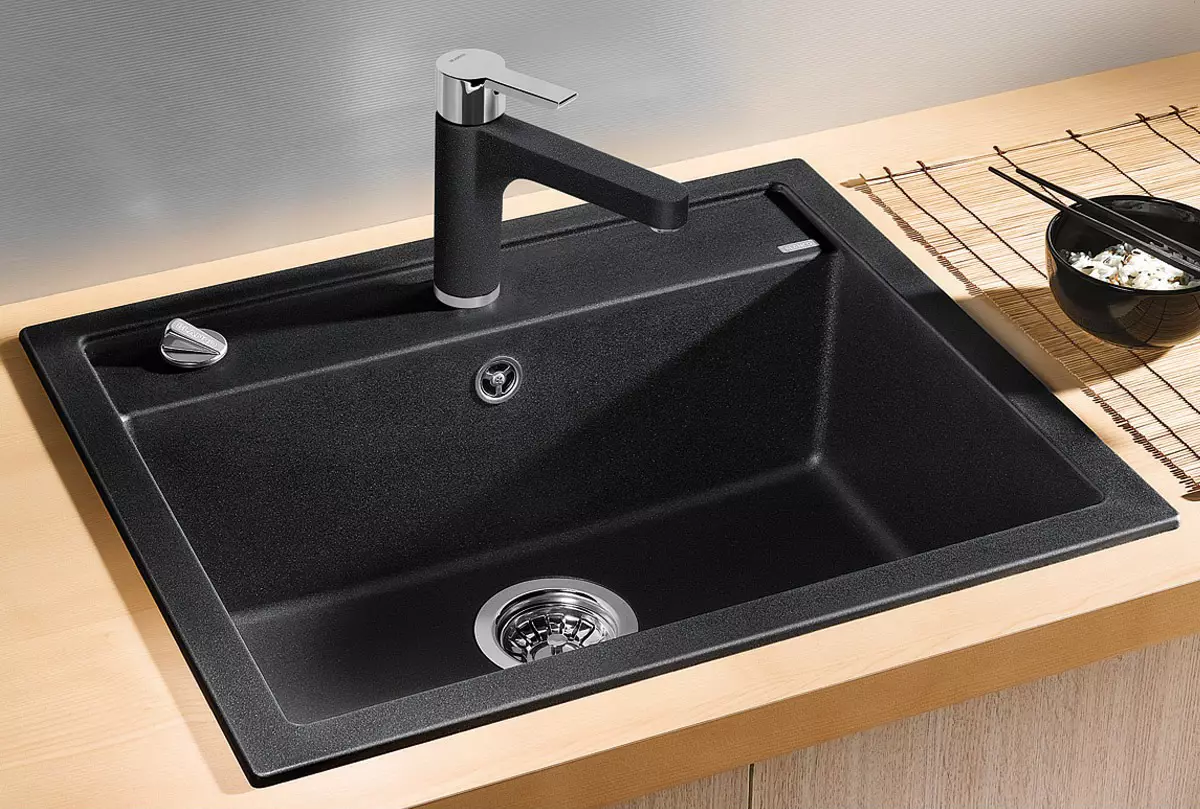Batu Sinks untuk Dapur (52 foto): Kitchen Sinks dari Batu Buatan dan Batu Alam, Pro dan Kontra, Model Overhead dan Mortise, Rating Produsen 21049_17