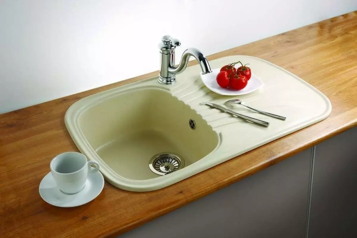 Batu Sinks untuk Dapur (52 foto): Kitchen Sinks dari Batu Buatan dan Batu Alam, Pro dan Kontra, Model Overhead dan Mortise, Rating Produsen 21049_5