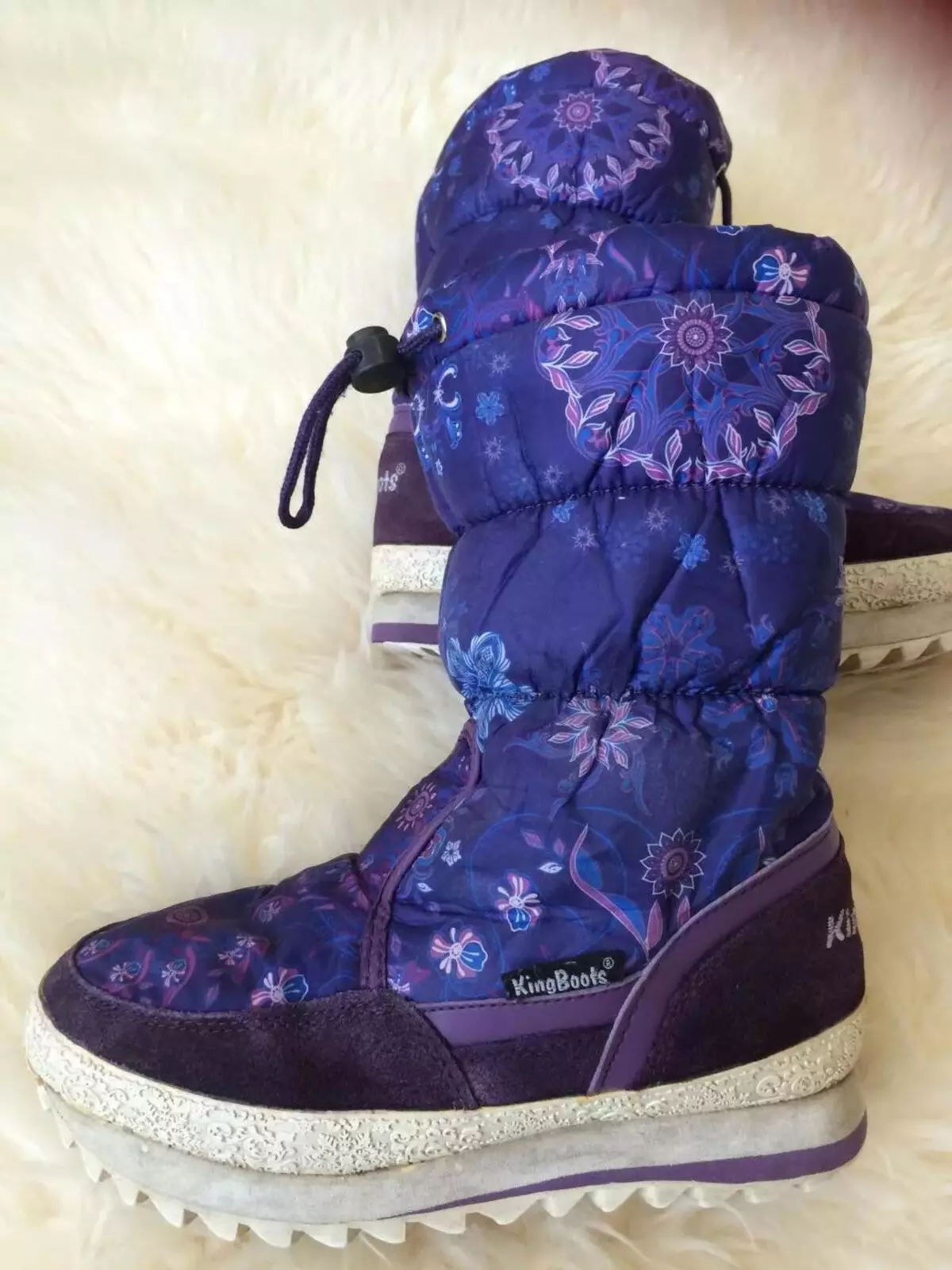 Boots King Dutchik (58 fotos): Modelos de inverno das mulleres de King Buds, comentarios sobre botas alemás 2104_40