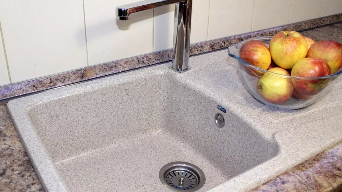 Mramora umivaonika za kuhinju: izbor sudopera od umjetnih i prirodnih mramora. Proso i nedostaci modela boja 21051_13