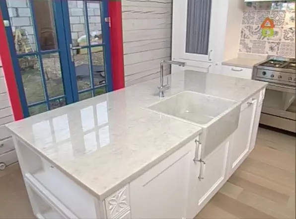Mramora umivaonika za kuhinju: izbor sudopera od umjetnih i prirodnih mramora. Proso i nedostaci modela boja 21051_14