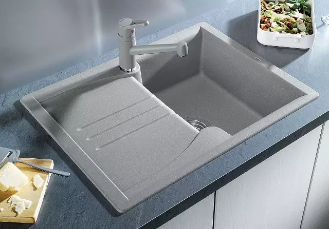 Mramora umivaonika za kuhinju: izbor sudopera od umjetnih i prirodnih mramora. Proso i nedostaci modela boja 21051_2