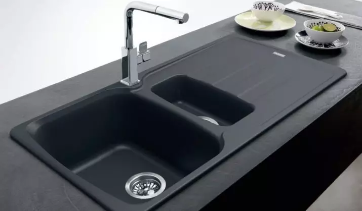 Sink kanggo pawon franke (17 Foto): kekandelan logam ing dapur stainless steel sink, model mortise lan varietas liyane 21052_10