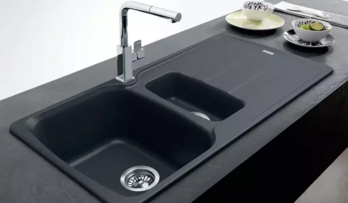 Sinks alang sa Kusina Franke (17 Mga Litrato): Ang gibag-on sa metal sa Stainless Steel Kusina Sumps, Mortise Modelo ug uban pang mga klase 21052_10