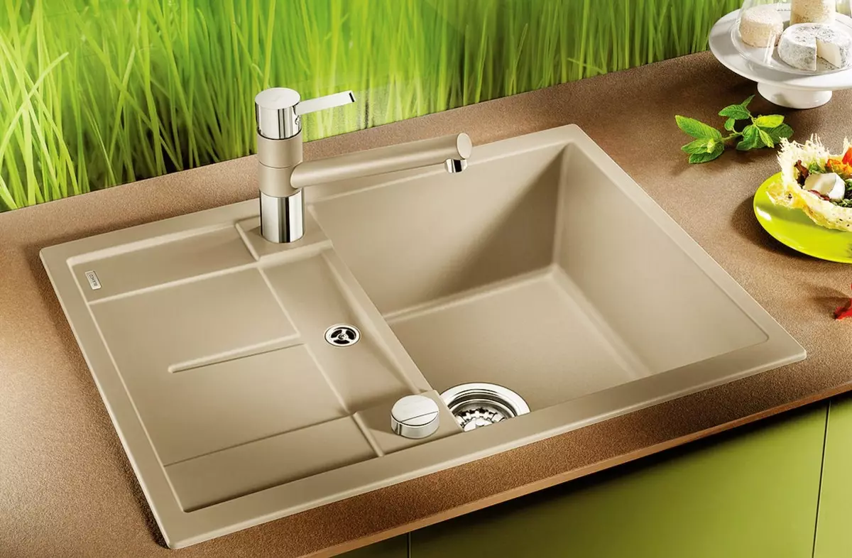 Sink kanggo pawon franke (17 Foto): kekandelan logam ing dapur stainless steel sink, model mortise lan varietas liyane 21052_12