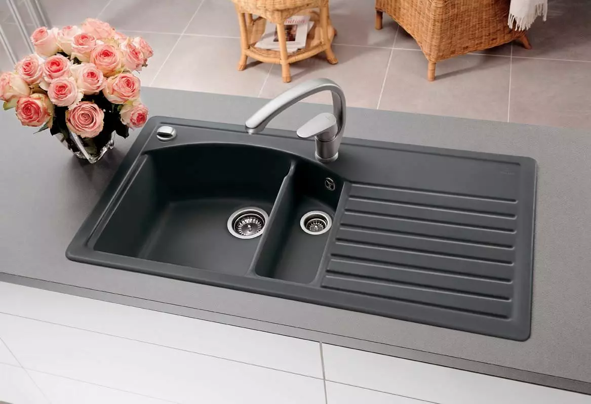 Sink kanggo pawon franke (17 Foto): kekandelan logam ing dapur stainless steel sink, model mortise lan varietas liyane 21052_14