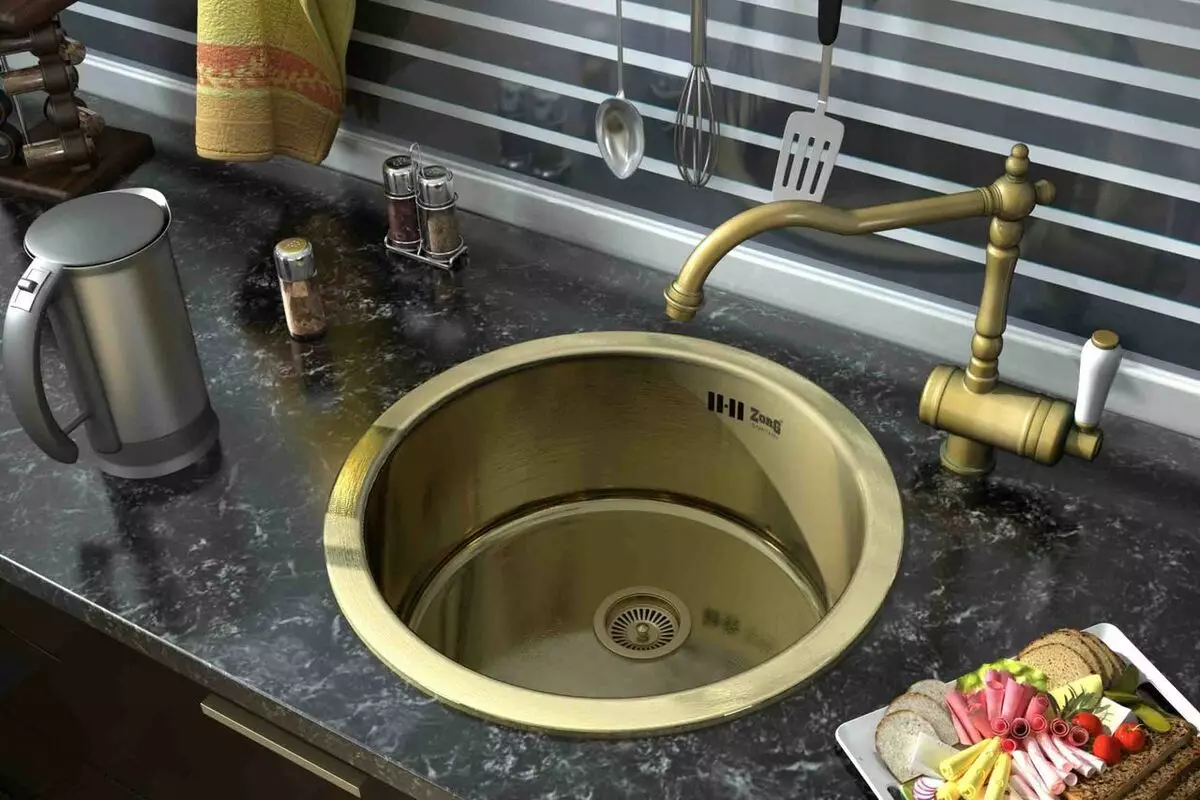 باورچی خانے کے faucets (68 تصاویر): ریٹرو سٹائل اور دیگر ماڈلوں میں دھونے کے لئے باورچی خانے کے نل، طویل اخراج کے ساتھ ڈوب کے لئے سینسر مکسر کا جائزہ لینے کے، ترمامیٹر 21053_44