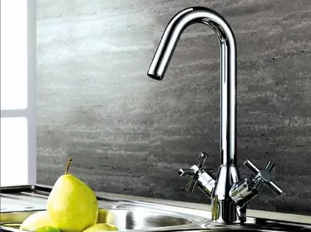 Faucets Dapur Lemark (23 Foto): Tinjauan Kren untuk Tenggelam Dapur Siri Keselesaan, Faucets dari Republik Czech dalam gaya retro dan lain-lain 21058_11
