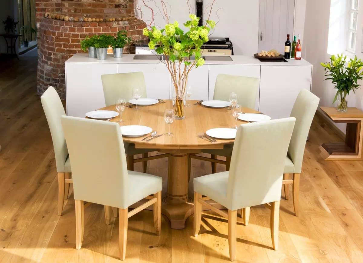 Tabeller för kök på ett ben (42 foton): Köksbord Ovala och runda former på det centrala stödet, glidande matbord på ett ben 21059_11