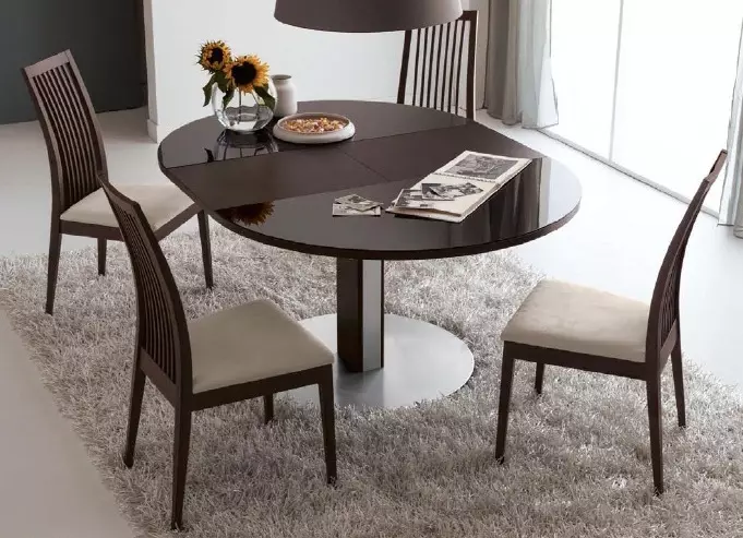 Tabeller för kök på ett ben (42 foton): Köksbord Ovala och runda former på det centrala stödet, glidande matbord på ett ben 21059_36
