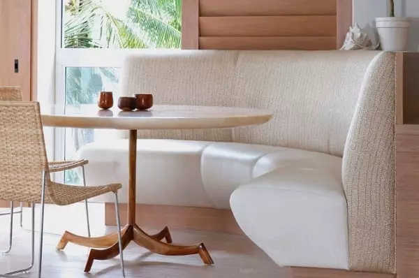 Խոհանոցի աթոռներ եւ սեղաններ (98 լուսանկար). Խոհանոցի ճաշասենյակի ընտրություն, սպիտակ եւ այլ գույնի փայտե հավաքածուներ, ժամանակակից ինտերիեր, գեղեցիկ կլոր սեղանների եւ այլ տարբերակներ 21063_37