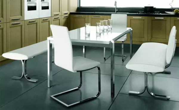 Խոհանոցի աթոռներ եւ սեղաններ (98 լուսանկար). Խոհանոցի ճաշասենյակի ընտրություն, սպիտակ եւ այլ գույնի փայտե հավաքածուներ, ժամանակակից ինտերիեր, գեղեցիկ կլոր սեղանների եւ այլ տարբերակներ 21063_65