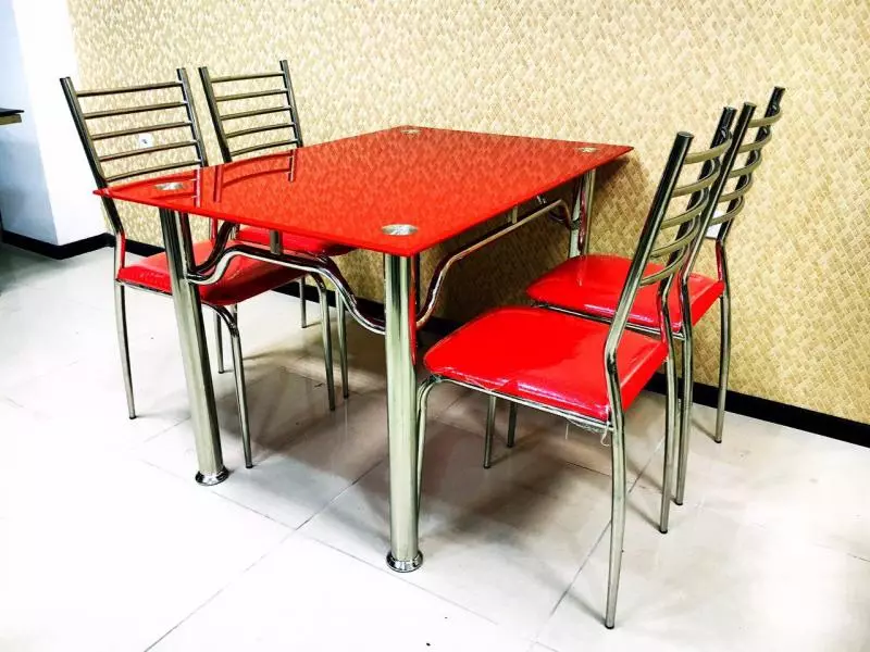 Խոհանոցի աթոռներ եւ սեղաններ (98 լուսանկար). Խոհանոցի ճաշասենյակի ընտրություն, սպիտակ եւ այլ գույնի փայտե հավաքածուներ, ժամանակակից ինտերիեր, գեղեցիկ կլոր սեղանների եւ այլ տարբերակներ 21063_67
