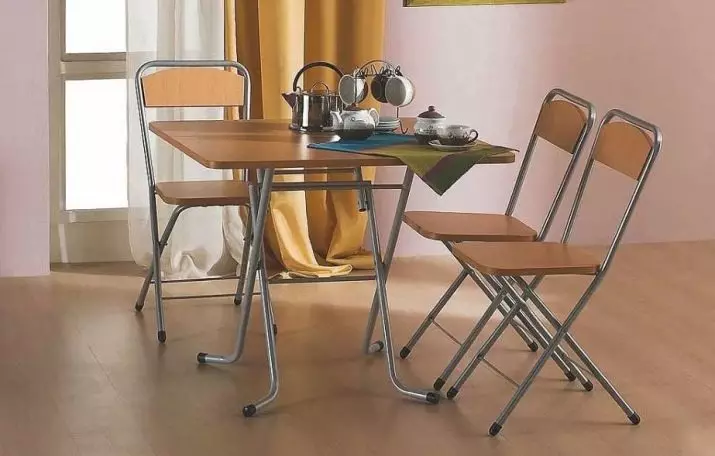 Փեղկավոր խոհանոցի աթոռներ (43 լուսանկար). Փեղկավոր մոդելներ `հետիոտնով, փայտե խոհանոցի աթոռներով տրանսֆորմատորներ եւ ծալովի այլ մոդելներ 21067_11