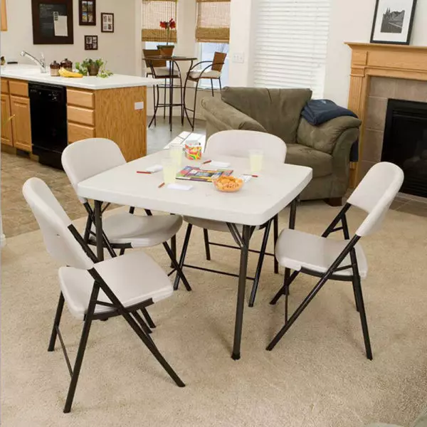 Sedie da cucina pieghevoli (43 foto): modelli pieghevoli con schienale, trasformatori di sedie da cucina in legno e altri modelli pieghevoli 21067_18